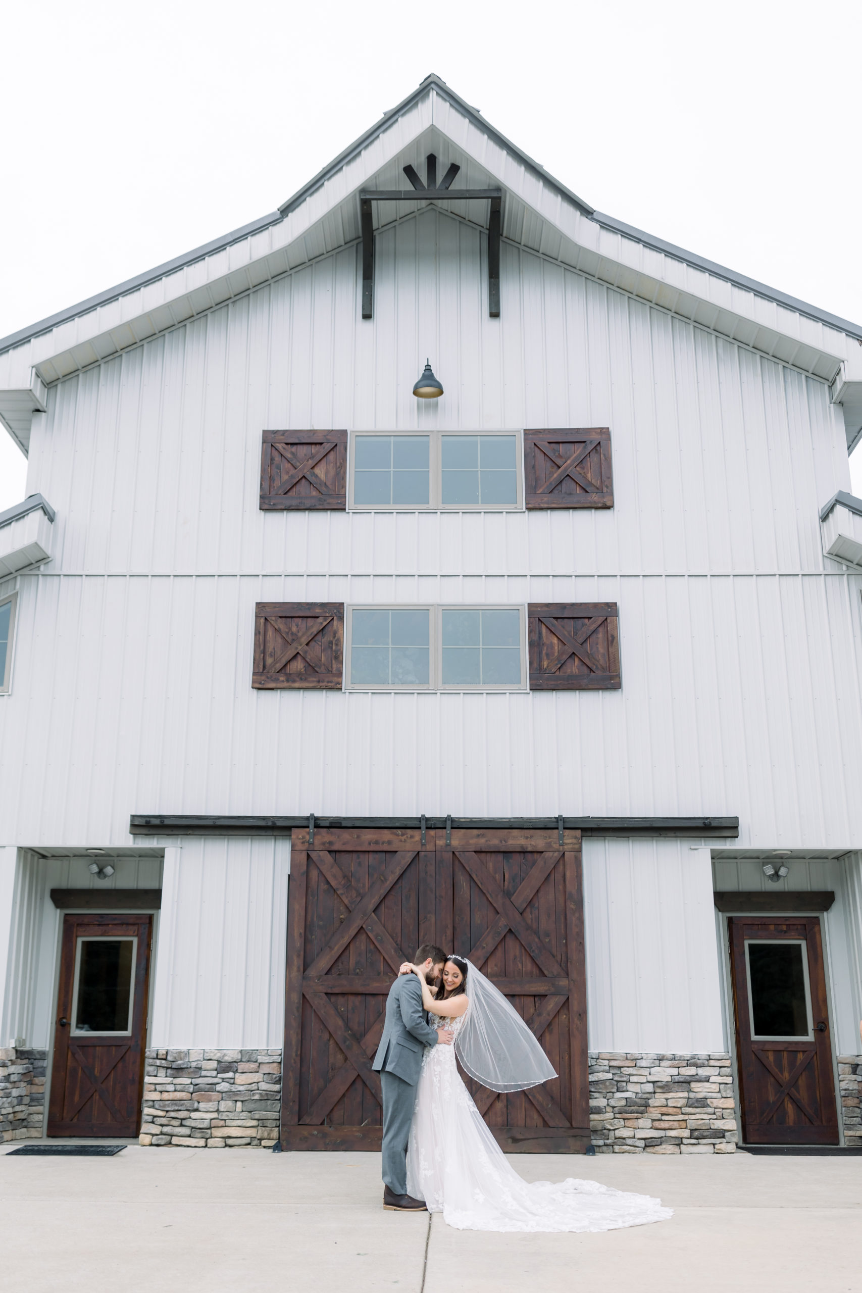 the barn at fiddle dee farms nashville wedding venue highlight by nashville wedding photographer alyssa rachellephotography