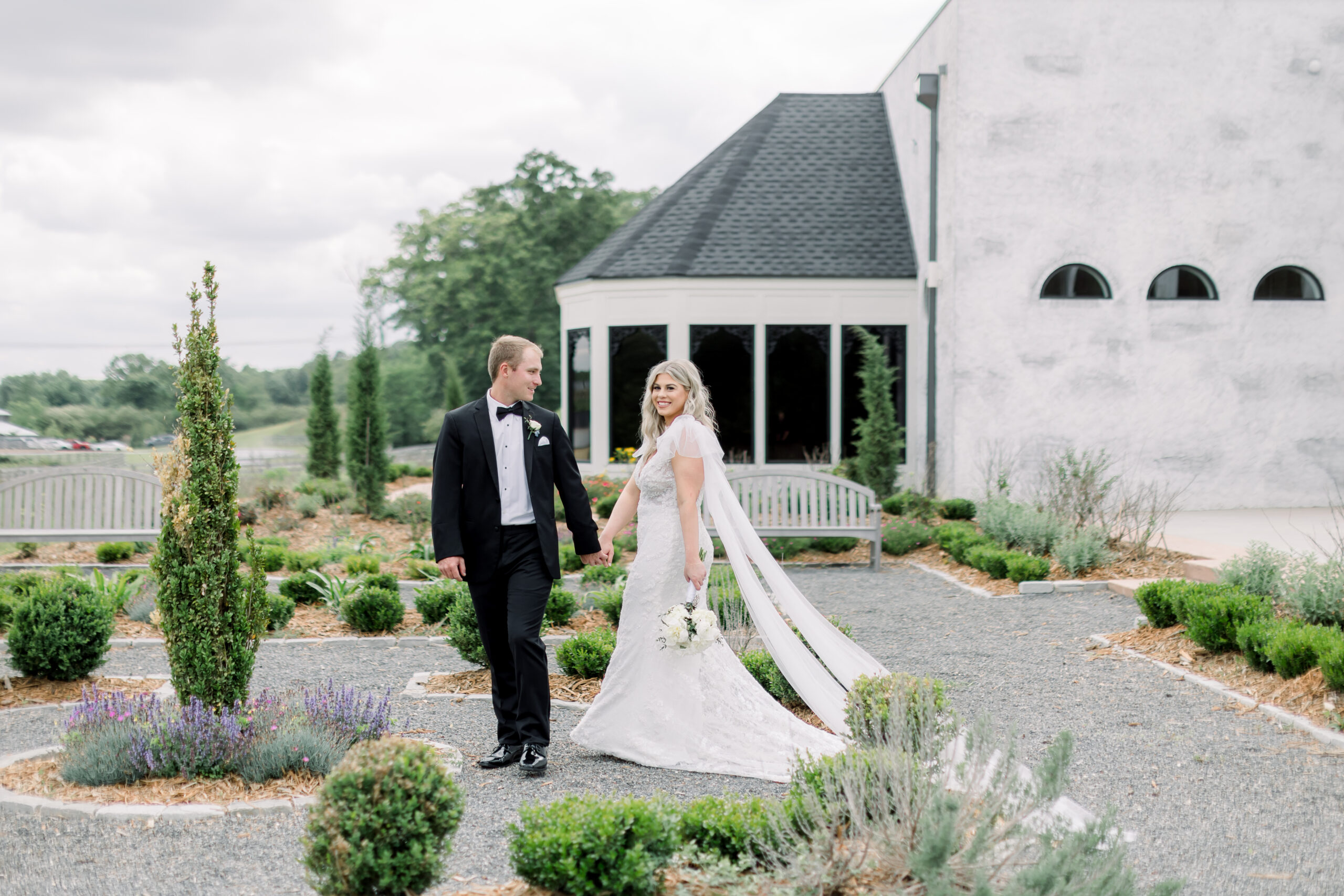 southern wedding at howe farms the woodlands with chattanooga wedding photographer alyssa rachelle photography