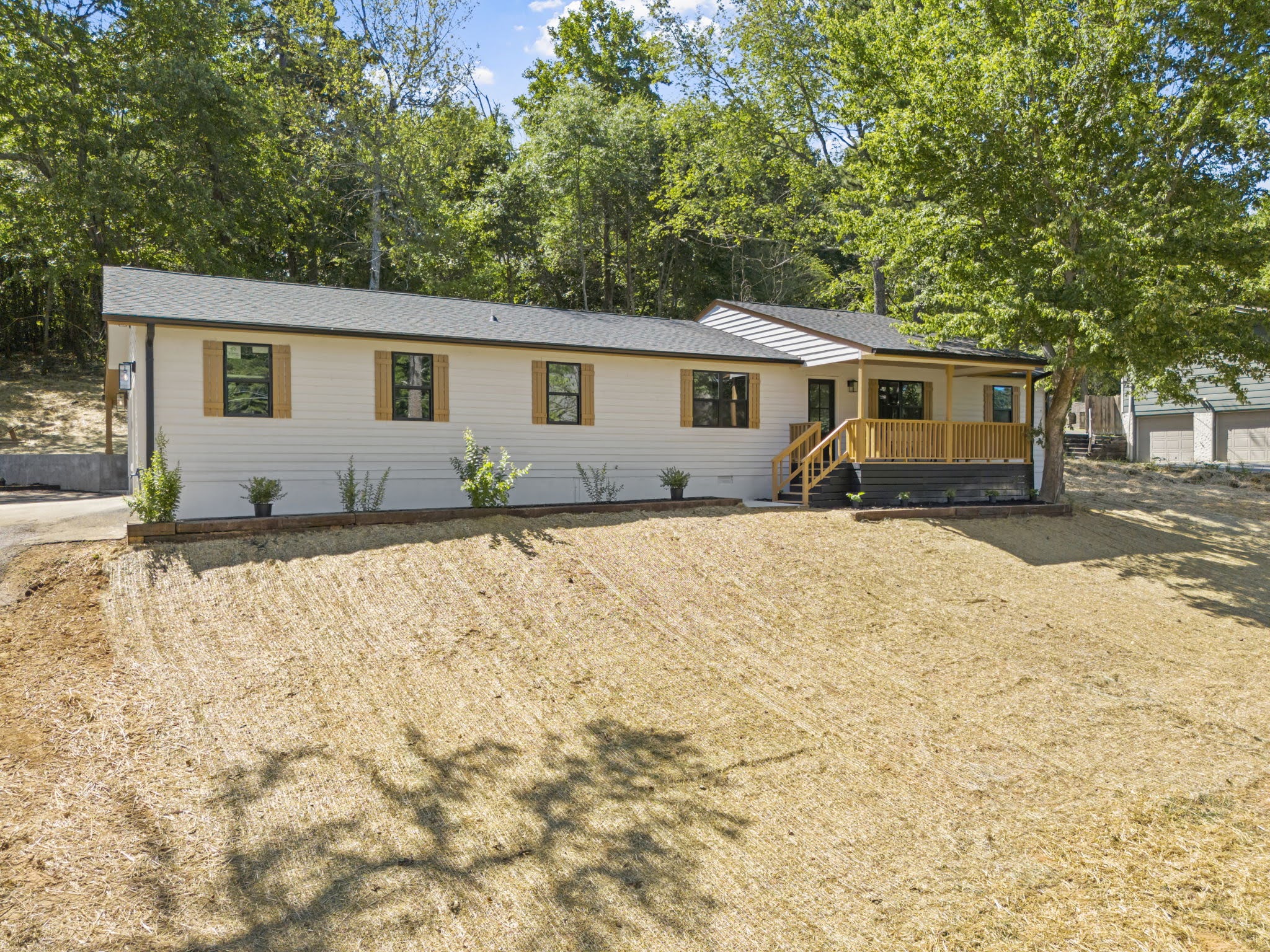 fix and flip for a transitional style home in soddy daisy tennesee