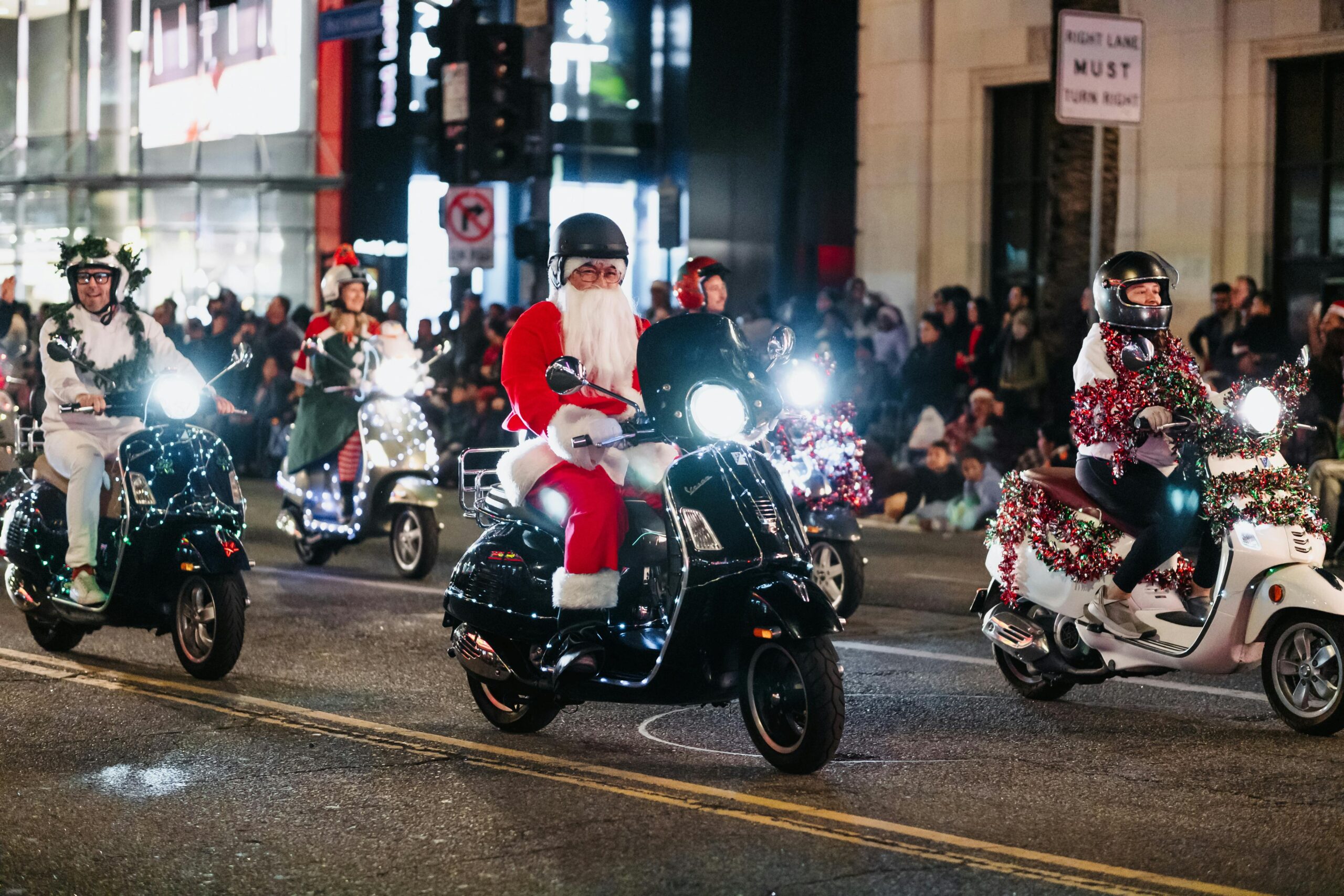 2024 chattanooga christmas parade round-up by chattanooga family photographer alyssa rachelle photography