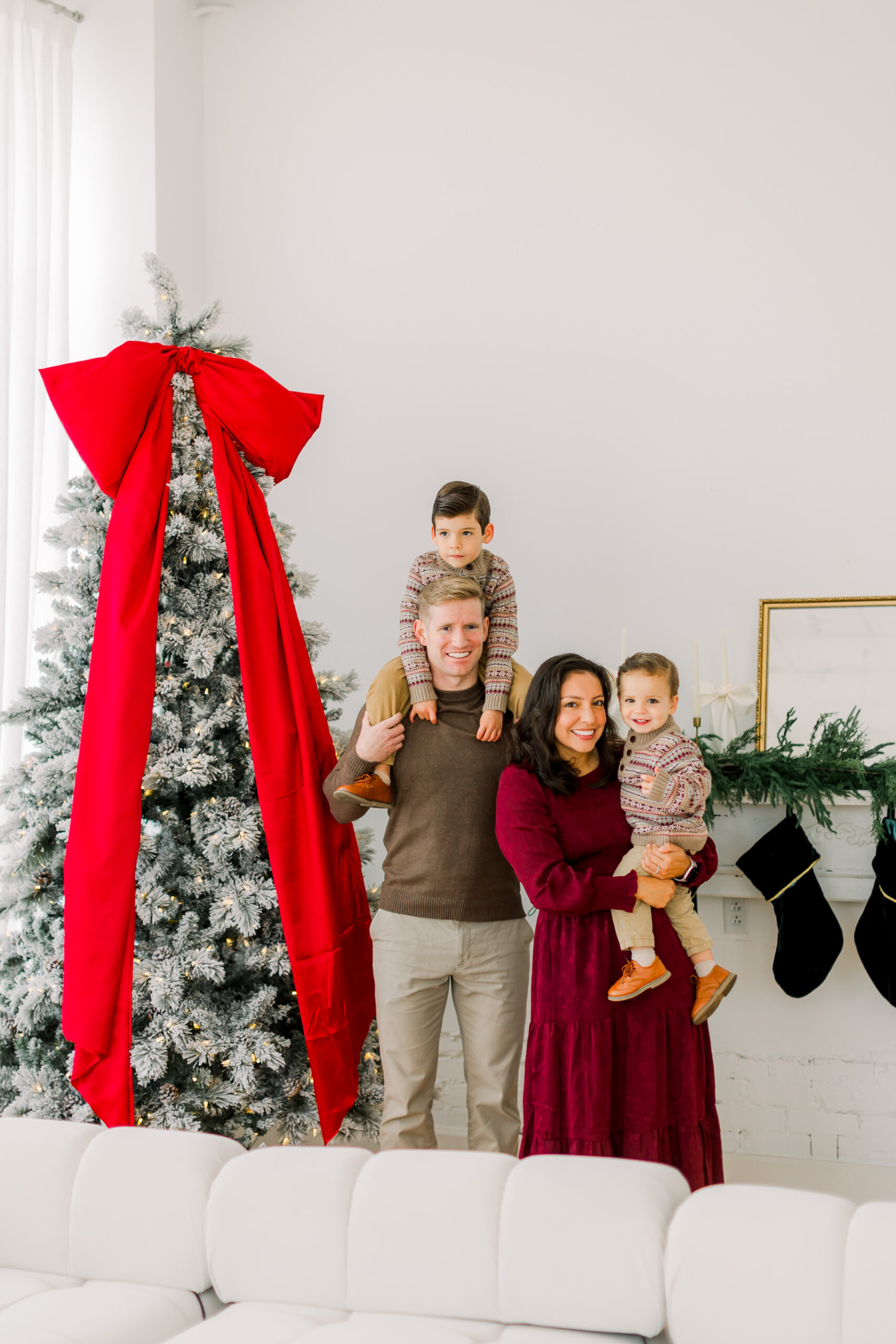 neutral christmas sessions in chattanooga tennessee by chattanooga family photographer alyssa rachelle photography